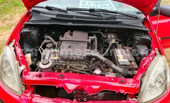 Sayi Na hannu Toyota Yaris Red Mota in Douala a Ƙasar Kamaru