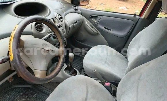 Sayi Na hannu Toyota Yaris Red Mota in Douala a Ƙasar Kamaru Sayi Na hannu Toyota Yaris Red Mota in Douala a Ƙasar Kamaru