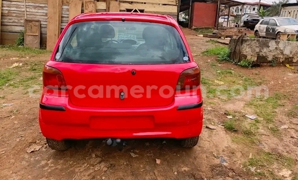 Sayi Na hannu Toyota Yaris Red Mota in Douala a Ƙasar Kamaru Sayi Na hannu Toyota Yaris Red Mota in Douala a Ƙasar Kamaru