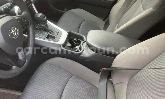 Sayi Na hannu Toyota RAV4 Black Mota in Douala a Ƙasar Kamaru Sayi Na hannu Toyota RAV4 Black Mota in Douala a Ƙasar Kamaru
