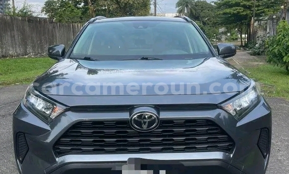 Sayi Na hannu Toyota RAV4 Black Mota in Douala a Ƙasar Kamaru Sayi Na hannu Toyota RAV4 Black Mota in Douala a Ƙasar Kamaru
