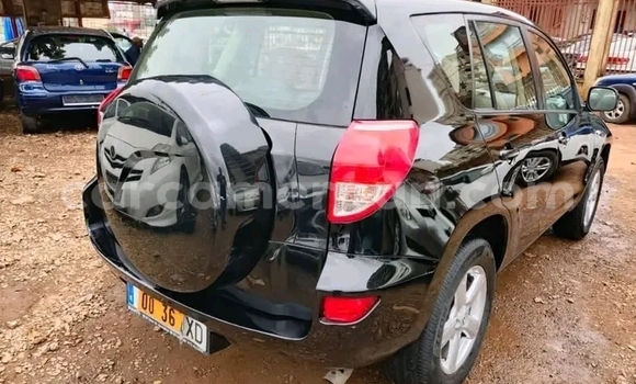 Sayi Na hannu Toyota RAV4 Black Mota in Douala a Ƙasar Kamaru Sayi Na hannu Toyota RAV4 Black Mota in Douala a Ƙasar Kamaru