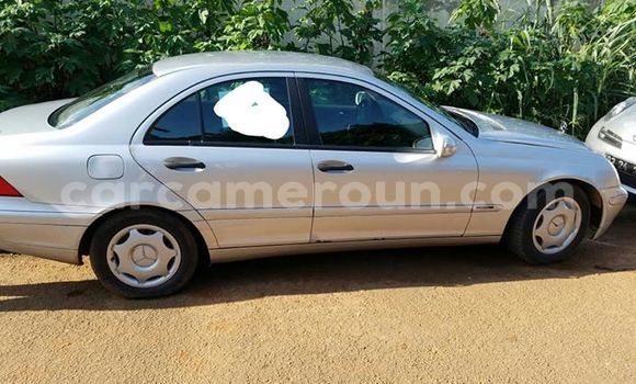 Sayi Na hannu Mercedes‒Benz C–Class Azurfa Mota in Yaounde a Babban Kamaru