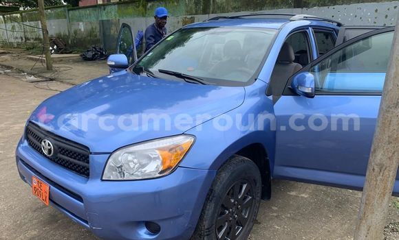 Sayi Na hannu Toyota RAV4 Blue Mota in Douala a Ƙasar Kamaru Sayi Na hannu Toyota RAV4 Blue Mota in Douala a Ƙasar Kamaru