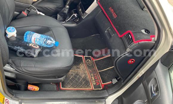 Sayi Na hannu Toyota Avensis Azurfa Mota in Douala a Ƙasar Kamaru Sayi Na hannu Toyota Avensis Azurfa Mota in Douala a Ƙasar Kamaru