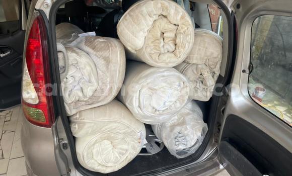 Sayi Na hannu Toyota Yaris Verso Brown Mota in Douala a Ƙasar Kamaru Sayi Na hannu Toyota Yaris Verso Brown Mota in Douala a Ƙasar Kamaru