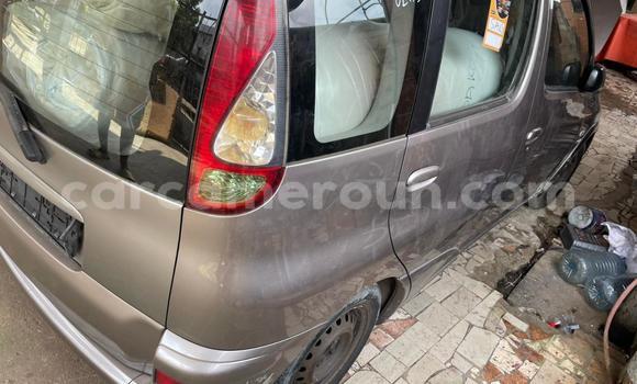 Sayi Na hannu Toyota Yaris Verso Brown Mota in Douala a Ƙasar Kamaru Sayi Na hannu Toyota Yaris Verso Brown Mota in Douala a Ƙasar Kamaru