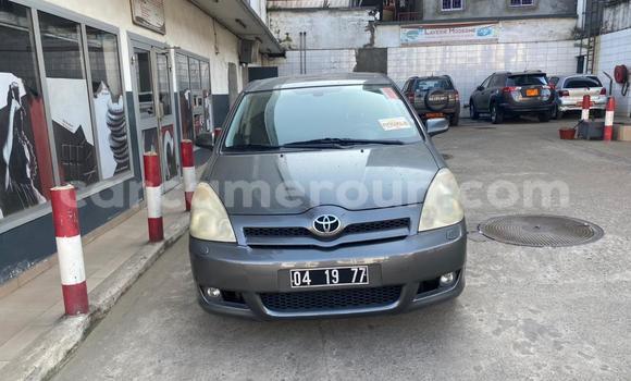 Sayi Na hannu Toyota Corolla Verso Black Mota in Douala a Ƙasar Kamaru