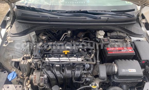 Sayi Na hannu Hyundai Elantra Azurfa Mota in Douala a Ƙasar Kamaru Sayi Na hannu Hyundai Elantra Azurfa Mota in Douala a Ƙasar Kamaru