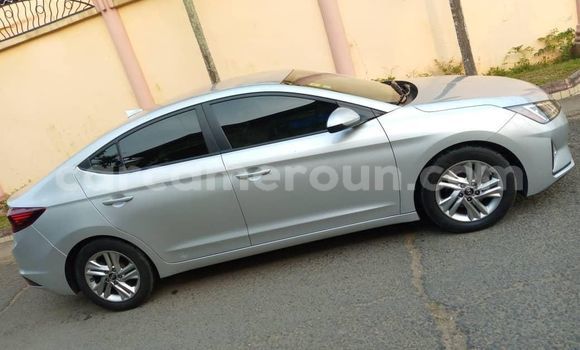 Sayi Na hannu Hyundai Elantra Azurfa Mota in Douala a Ƙasar Kamaru Sayi Na hannu Hyundai Elantra Azurfa Mota in Douala a Ƙasar Kamaru
