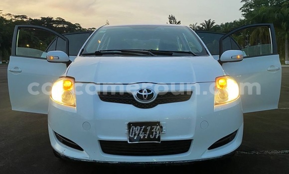 Sayi Imported Toyota Auris White Mota in Douala a Ƙasar Kamaru Sayi Imported Toyota Auris White Mota in Douala a Ƙasar Kamaru