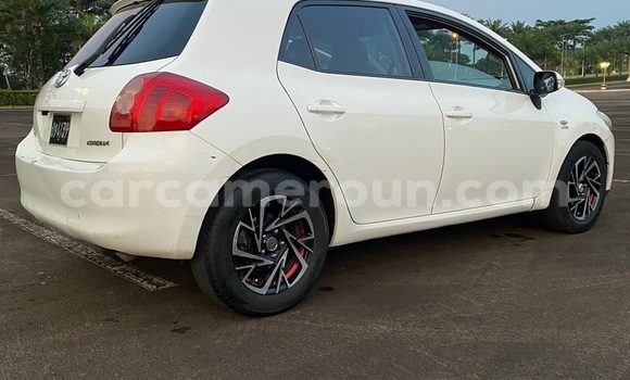Sayi Imported Toyota Auris White Mota in Douala a Ƙasar Kamaru Sayi Imported Toyota Auris White Mota in Douala a Ƙasar Kamaru