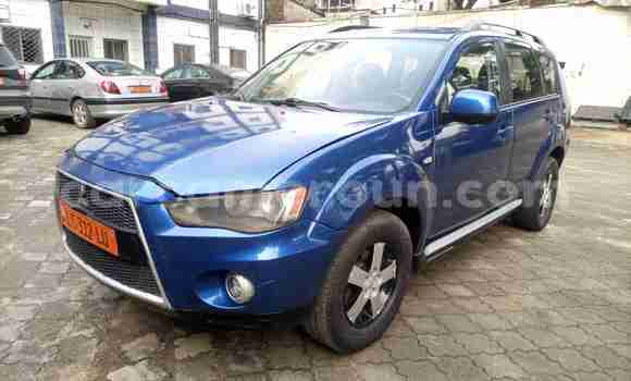 Sayi Na hannu Mitsubishi Outlander Blue Mota in Douala a Ƙasar Kamaru Sayi Na hannu Mitsubishi Outlander Blue Mota in Douala a Ƙasar Kamaru
