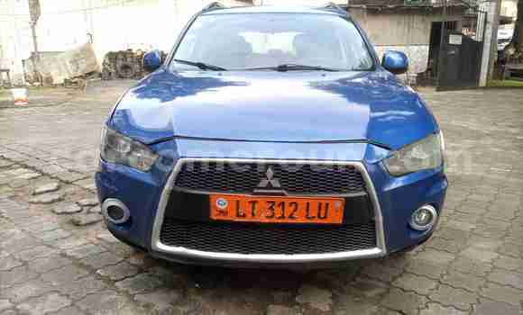 Sayi Na hannu Mitsubishi Outlander Blue Mota in Douala a Ƙasar Kamaru Sayi Na hannu Mitsubishi Outlander Blue Mota in Douala a Ƙasar Kamaru