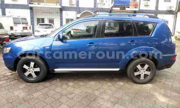 Sayi Na hannu Mitsubishi Outlander Blue Mota in Douala a Ƙasar Kamaru Sayi Na hannu Mitsubishi Outlander Blue Mota in Douala a Ƙasar Kamaru