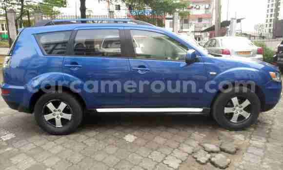 Sayi Na hannu Mitsubishi Outlander Blue Mota in Douala a Ƙasar Kamaru Sayi Na hannu Mitsubishi Outlander Blue Mota in Douala a Ƙasar Kamaru