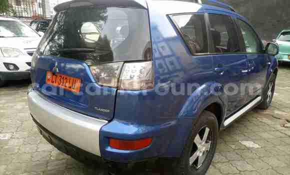 Sayi Na hannu Mitsubishi Outlander Blue Mota in Douala a Ƙasar Kamaru Sayi Na hannu Mitsubishi Outlander Blue Mota in Douala a Ƙasar Kamaru