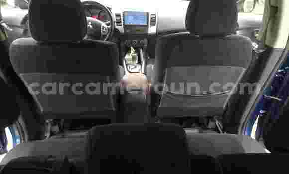 Sayi Na hannu Mitsubishi Outlander Blue Mota in Douala a Ƙasar Kamaru Sayi Na hannu Mitsubishi Outlander Blue Mota in Douala a Ƙasar Kamaru