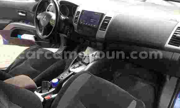 Sayi Na hannu Mitsubishi Outlander Blue Mota in Douala a Ƙasar Kamaru Sayi Na hannu Mitsubishi Outlander Blue Mota in Douala a Ƙasar Kamaru