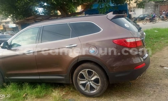 Sayi Imported Hyundai Santa Fe Azurfa Mota in Douala a Ƙasar Kamaru Sayi Imported Hyundai Santa Fe Azurfa Mota in Douala a Ƙasar Kamaru