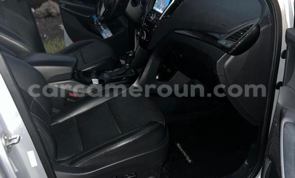 Sayi Imported Hyundai Santa Fe Azurfa Mota in Douala a Ƙasar Kamaru Sayi Imported Hyundai Santa Fe Azurfa Mota in Douala a Ƙasar Kamaru