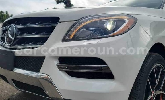 Sayi Na hannu Mercedes‒Benz ML–Class White Mota in Douala a Ƙasar Kamaru