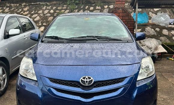 Sayi Na hannu Toyota Yaris Blue Mota in Douala a Ƙasar Kamaru