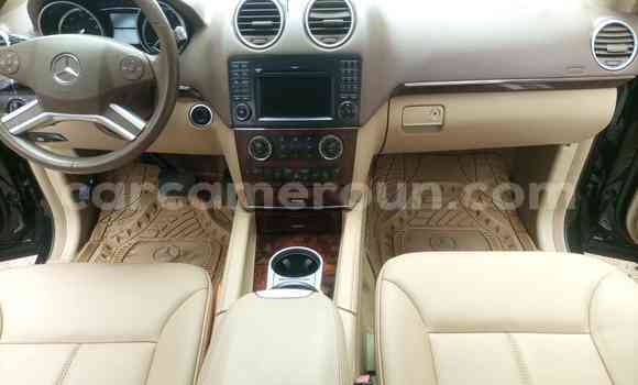 Sayi Na hannu Mercedes‒Benz GL-klasse Black Mota in Douala a Ƙasar Kamaru Sayi Na hannu Mercedes‒Benz GL-klasse Black Mota in Douala a Ƙasar Kamaru