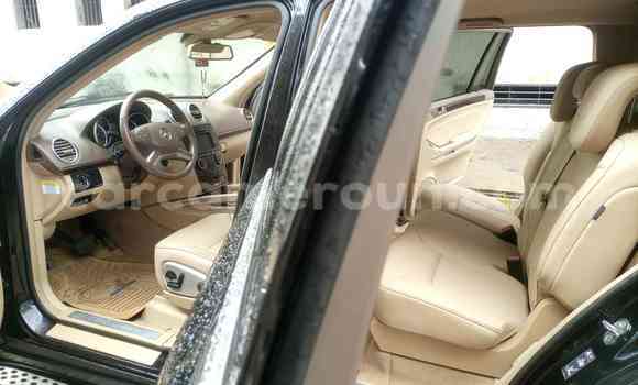 Sayi Na hannu Mercedes‒Benz GL-klasse Black Mota in Douala a Ƙasar Kamaru Sayi Na hannu Mercedes‒Benz GL-klasse Black Mota in Douala a Ƙasar Kamaru