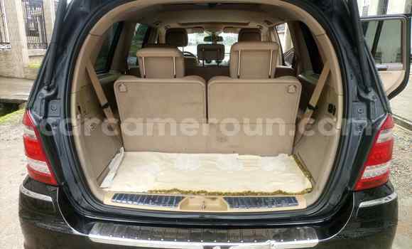 Sayi Na hannu Mercedes‒Benz GL-klasse Black Mota in Douala a Ƙasar Kamaru Sayi Na hannu Mercedes‒Benz GL-klasse Black Mota in Douala a Ƙasar Kamaru