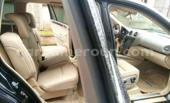 Sayi Na hannu Mercedes‒Benz GL-klasse Black Mota in Douala a Ƙasar Kamaru Sayi Na hannu Mercedes‒Benz GL-klasse Black Mota in Douala a Ƙasar Kamaru