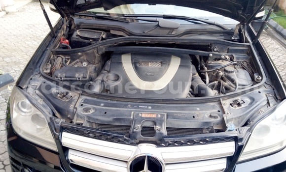 Sayi Na hannu Mercedes‒Benz GL-klasse Black Mota in Douala a Ƙasar Kamaru Sayi Na hannu Mercedes‒Benz GL-klasse Black Mota in Douala a Ƙasar Kamaru