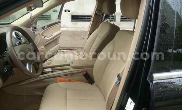 Sayi Na hannu Mercedes‒Benz GL-klasse Black Mota in Douala a Ƙasar Kamaru Sayi Na hannu Mercedes‒Benz GL-klasse Black Mota in Douala a Ƙasar Kamaru