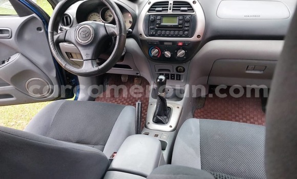 Sayi Na hannu Toyota RAV4 Blue Mota in Yaounde a Babban Kamaru Sayi Na hannu Toyota RAV4 Blue Mota in Yaounde a Babban Kamaru