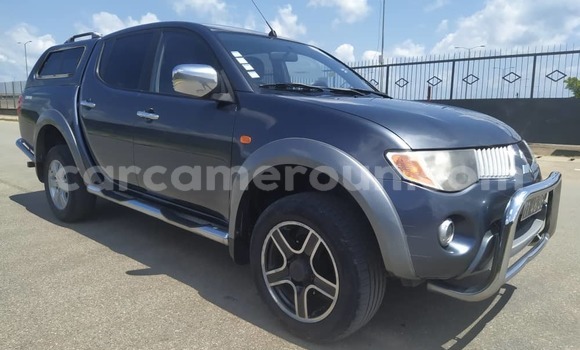 Sayi Imported Mitsubishi L200 Blue Mota in Douala a Ƙasar Kamaru Sayi Imported Mitsubishi L200 Blue Mota in Douala a Ƙasar Kamaru
