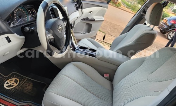 Sayi Na hannu Toyota Venza Azurfa Mota in Yaounde a Babban Kamaru Sayi Na hannu Toyota Venza Azurfa Mota in Yaounde a Babban Kamaru