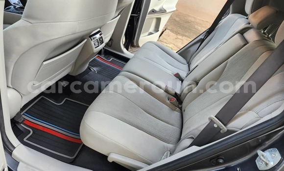 Sayi Na hannu Toyota Venza Azurfa Mota in Yaounde a Babban Kamaru Sayi Na hannu Toyota Venza Azurfa Mota in Yaounde a Babban Kamaru