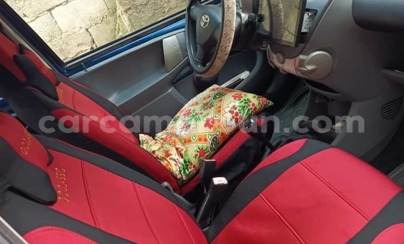 Sayi Na hannu Toyota Aygo Blue Mota in Douala a Ƙasar Kamaru Sayi Na hannu Toyota Aygo Blue Mota in Douala a Ƙasar Kamaru