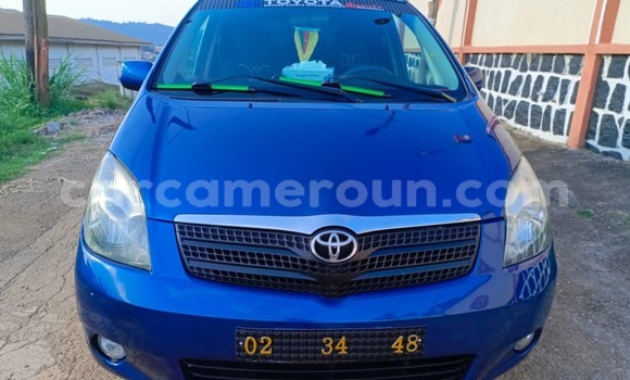 Buy Used Toyota Corolla Verso Blue Car in Yaounde in Central Cameroon