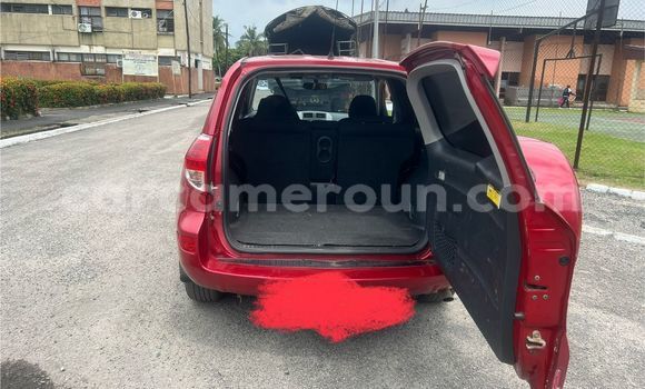 Sayi Na hannu Toyota RAV4 Red Mota in Douala a Ƙasar Kamaru