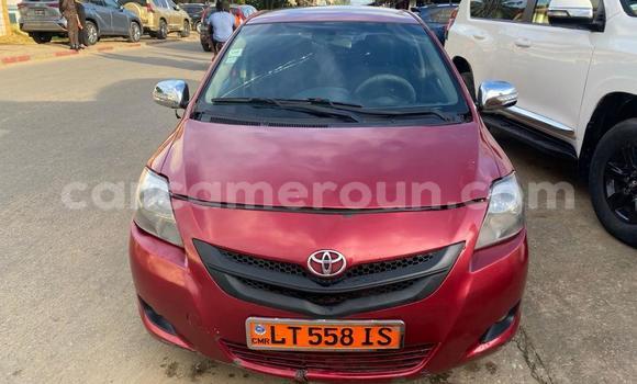Sayi Na hannu Toyota Yaris Red Mota in Douala a Ƙasar Kamaru