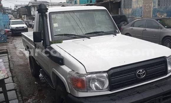 Acheter Neuf Voiture Toyota Land Cruiser Blanc à Douala, Littoral Cameroon Acheter Neuf Voiture Toyota Land Cruiser Blanc à Douala, Littoral Cameroon