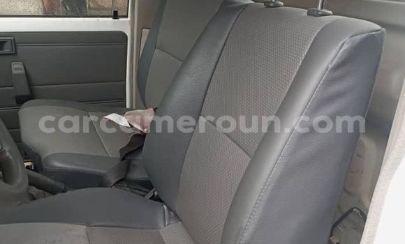Acheter Neuf Voiture Toyota Land Cruiser Blanc à Douala, Littoral Cameroon Acheter Neuf Voiture Toyota Land Cruiser Blanc à Douala, Littoral Cameroon