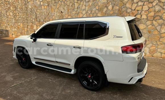 Acheter Occasion Voiture Toyota Land Cruiser Prado Blanc à Yaoundé, Central Cameroon Acheter Occasion Voiture Toyota Land Cruiser Prado Blanc à Yaoundé, Central Cameroon