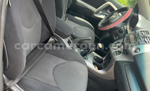 Sayi Na hannu Toyota RAV4 Azurfa Mota in Yaounde a Babban Kamaru Sayi Na hannu Toyota RAV4 Azurfa Mota in Yaounde a Babban Kamaru