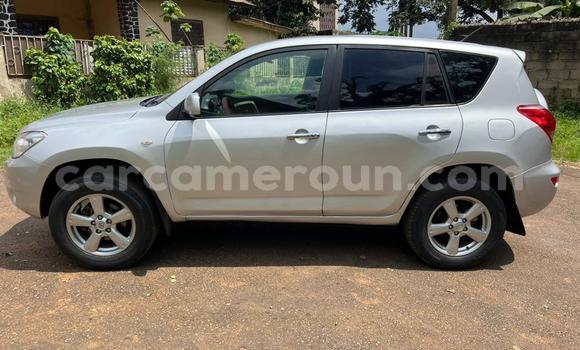 Sayi Na hannu Toyota RAV4 Azurfa Mota in Yaounde a Babban Kamaru Sayi Na hannu Toyota RAV4 Azurfa Mota in Yaounde a Babban Kamaru