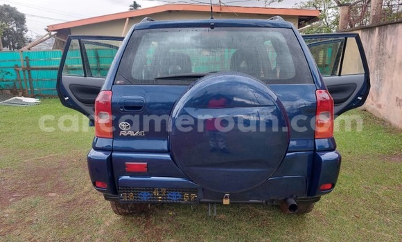 Sayi Na hannu Toyota RAV4 Blue Mota in Yaounde a Babban Kamaru Sayi Na hannu Toyota RAV4 Blue Mota in Yaounde a Babban Kamaru