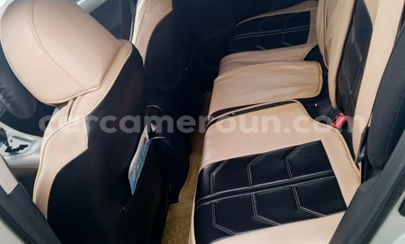 Sayi Sabo Toyota Auris Azurfa Mota in Douala a Ƙasar Kamaru Sayi Sabo Toyota Auris Azurfa Mota in Douala a Ƙasar Kamaru