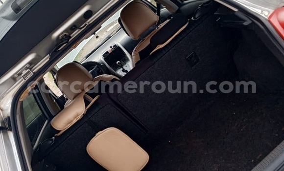 Sayi Sabo Toyota Auris Azurfa Mota in Douala a Ƙasar Kamaru Sayi Sabo Toyota Auris Azurfa Mota in Douala a Ƙasar Kamaru