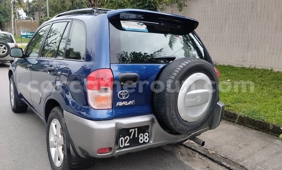 Sayi Sabo Toyota RAV4 Blue Mota in Douala a Ƙasar Kamaru